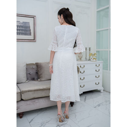 kudapy Midi dress, decorated with lace at the waist and ruffled sleeves.