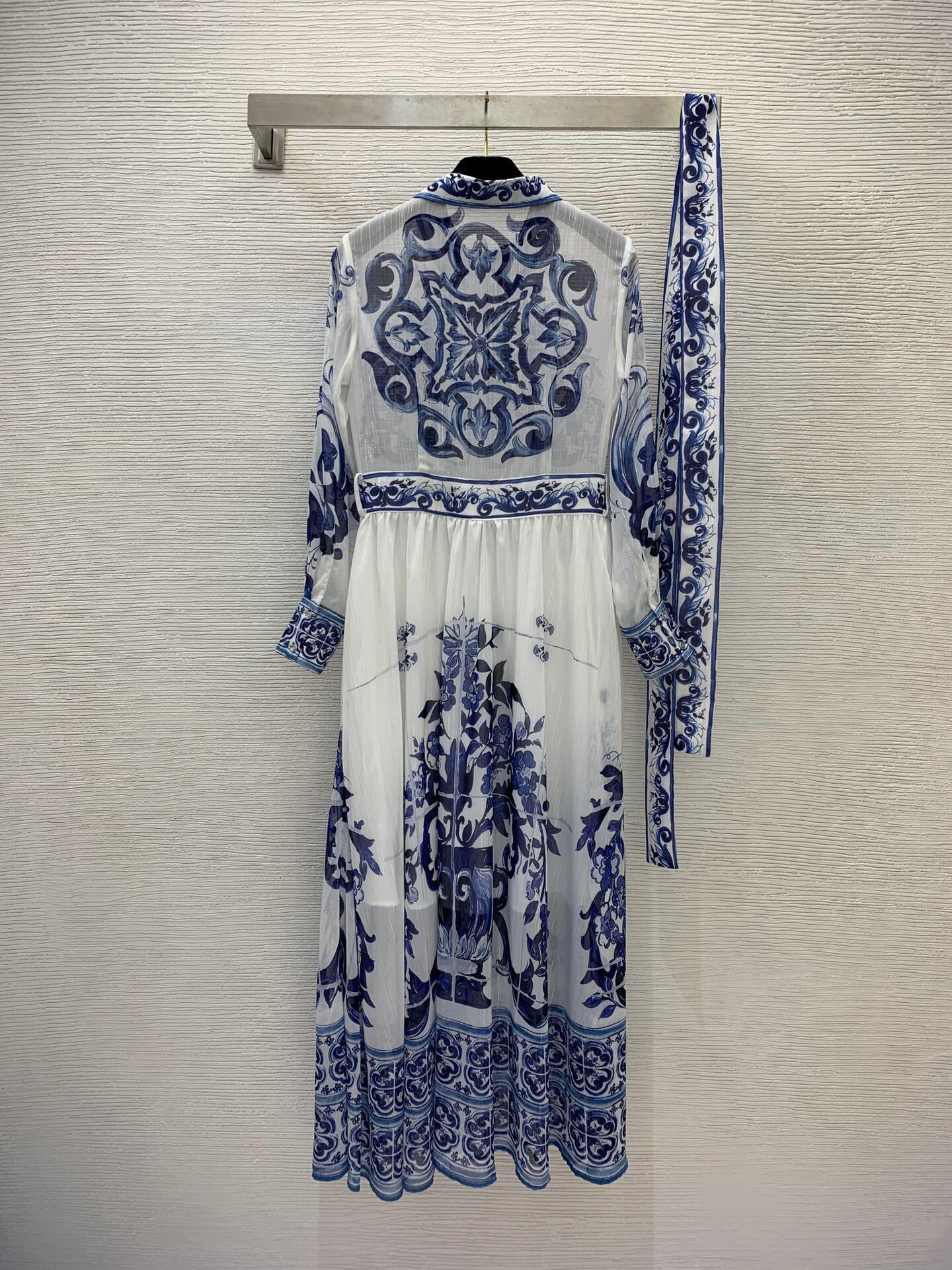 Blue And White Porcelain Printed Long Sleeve Big Hem Waist Slimming Dress