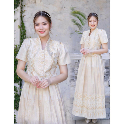 Kudapy, set top & skirt of cream-colored Tai Lue cotton fabrics, beautifully Thai, with fine, sharp, and clear woven fabrics.