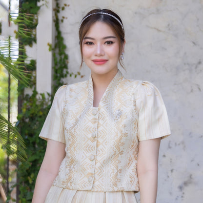 Kudapy, set top & skirt of cream-colored Tai Lue cotton fabrics, beautifully Thai, with fine, sharp, and clear woven fabrics.