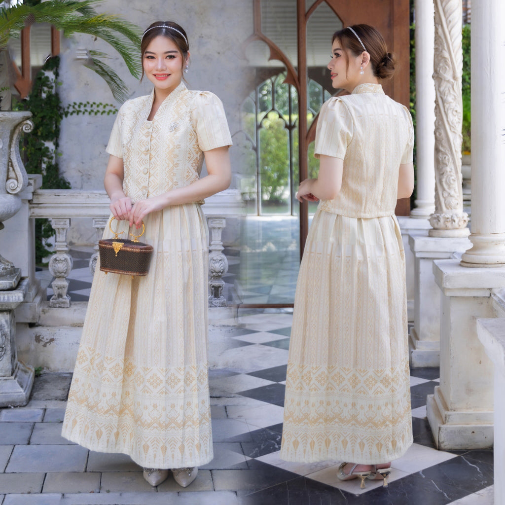 Kudapy, set top & skirt of cream-colored Tai Lue cotton fabrics, beautifully Thai, with fine, sharp, and clear woven fabrics.