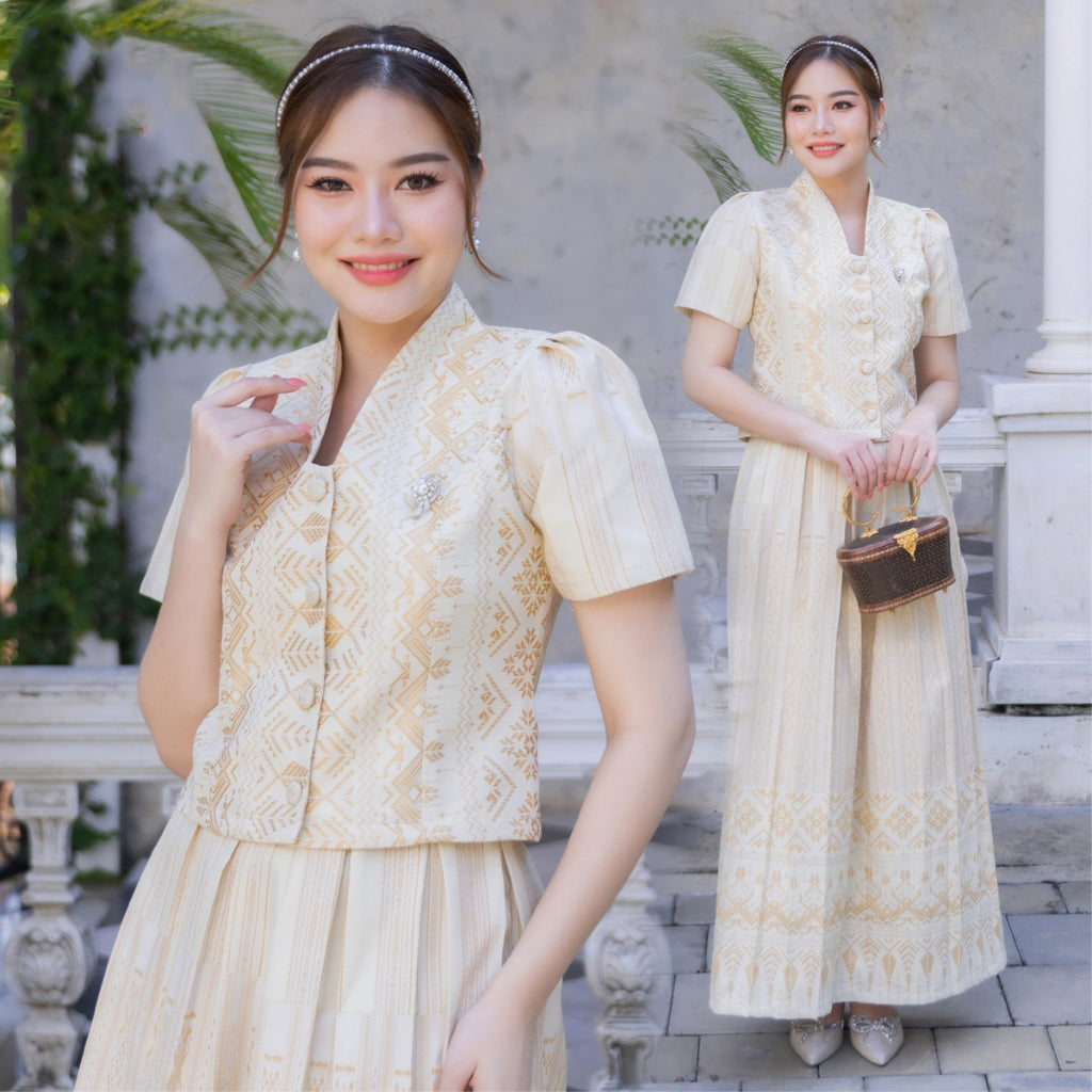 Kudapy, set top & skirt of cream-colored Tai Lue cotton fabrics, beautifully Thai, with fine, sharp, and clear woven fabrics.